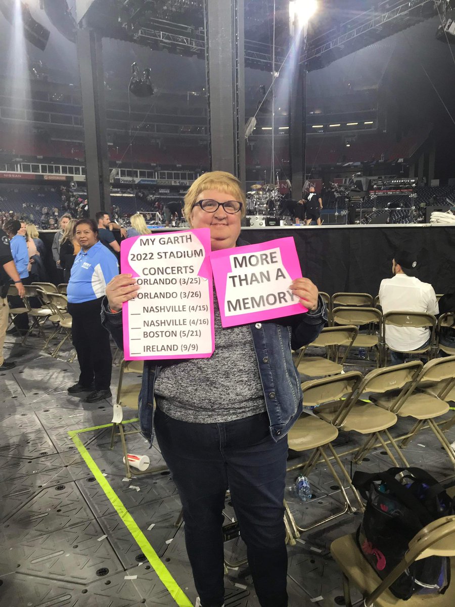 amart6's tweet photo. @garthbrooks thank you for another great weekend of concerts in Nashville!! Thank you for interrupting your concert tonight to sing #MoreThanAMemory #GarthInNashville #35thGBC ❤️ https://t.co/4ofGiLAtov