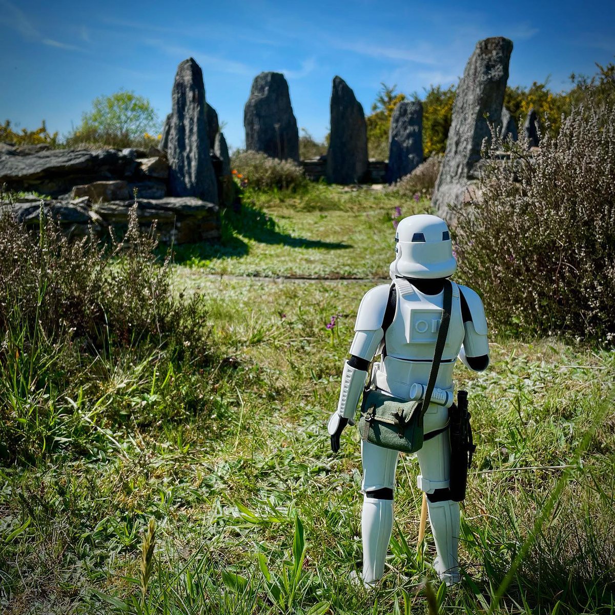 anthoatana's tweet photo. Ils sont mal cachés les œufs de Pâques cette année 🥚! #easter #weekendpascal #westsidestory #menhir #megalith #stormtrooper #starwars #disney #hottoys #toy #toystory #toystagram #toyphotography #actionfigures https://t.co/1rwsx2DrYy