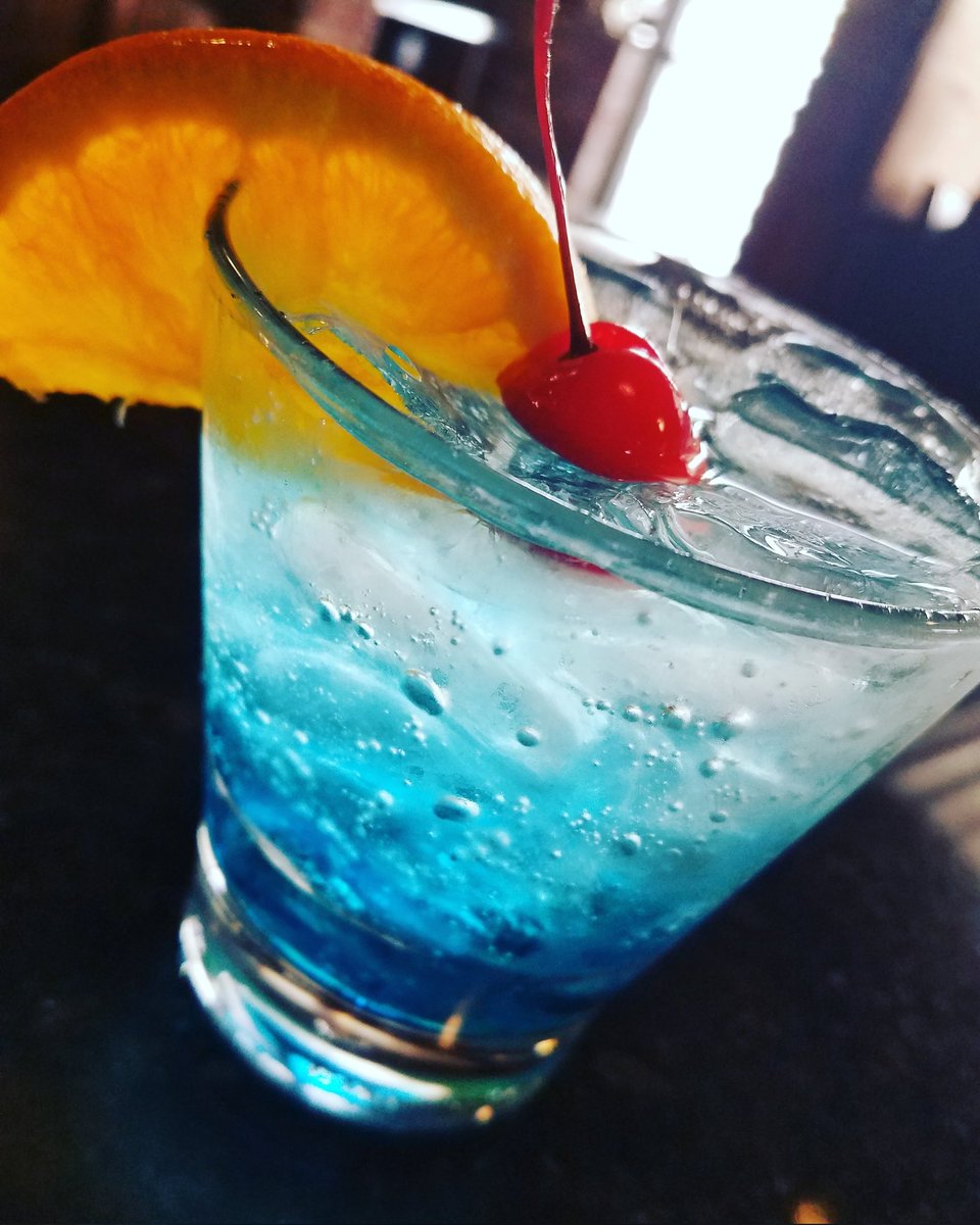 JUICY COCKTAILS 🍹👁️
#ENCINITAS #allnatural #exotic #bartenders