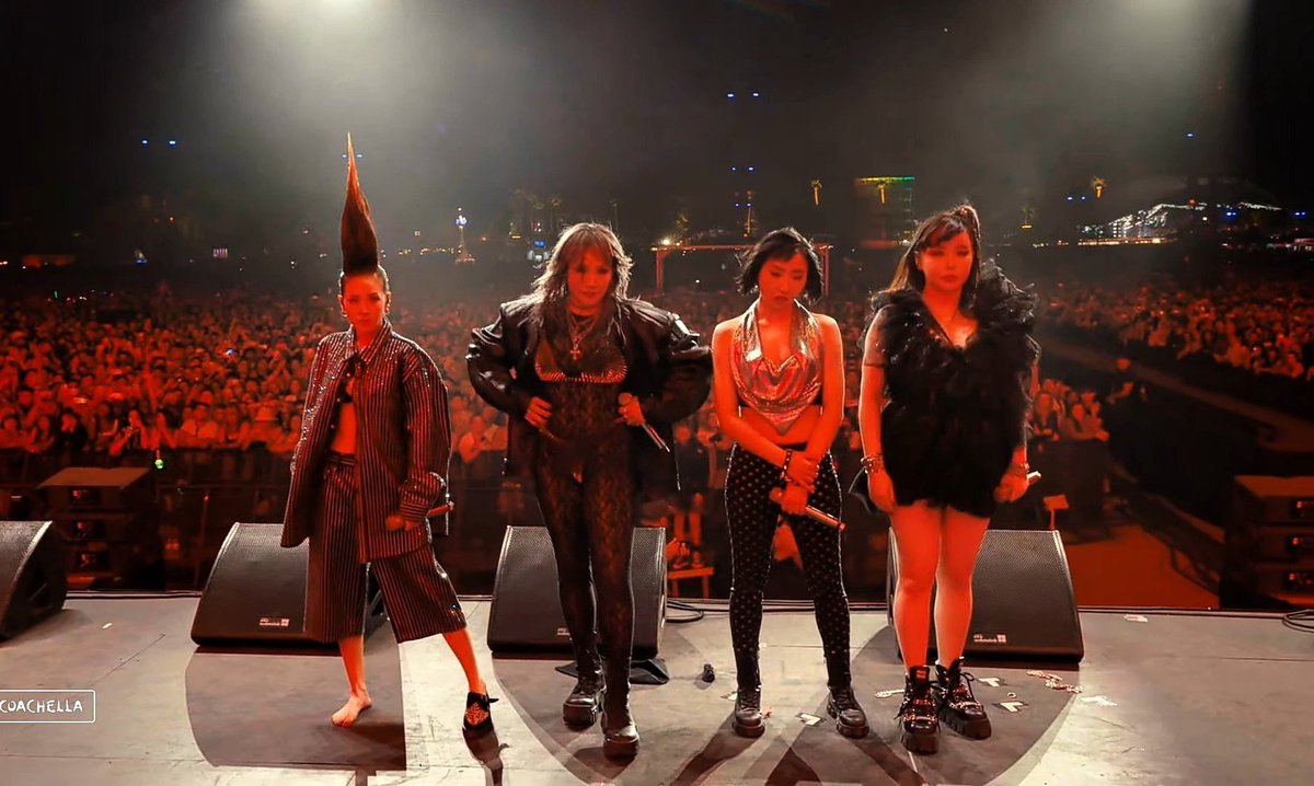 MERINDING GILAK, keren banget CL bawa 2NE1 di panggung internasional #CLchella bener-bener best leader huhu 😭 kangen..