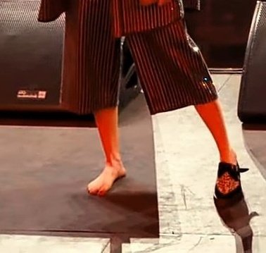 Ampunnn DARA mau sedih tapi salfok sepatumu hilang kemana jadi pen ngakak semangat banget ya DAR huhu😭😂 #Coachella2022 #2NE1 #2NE1atCoachella