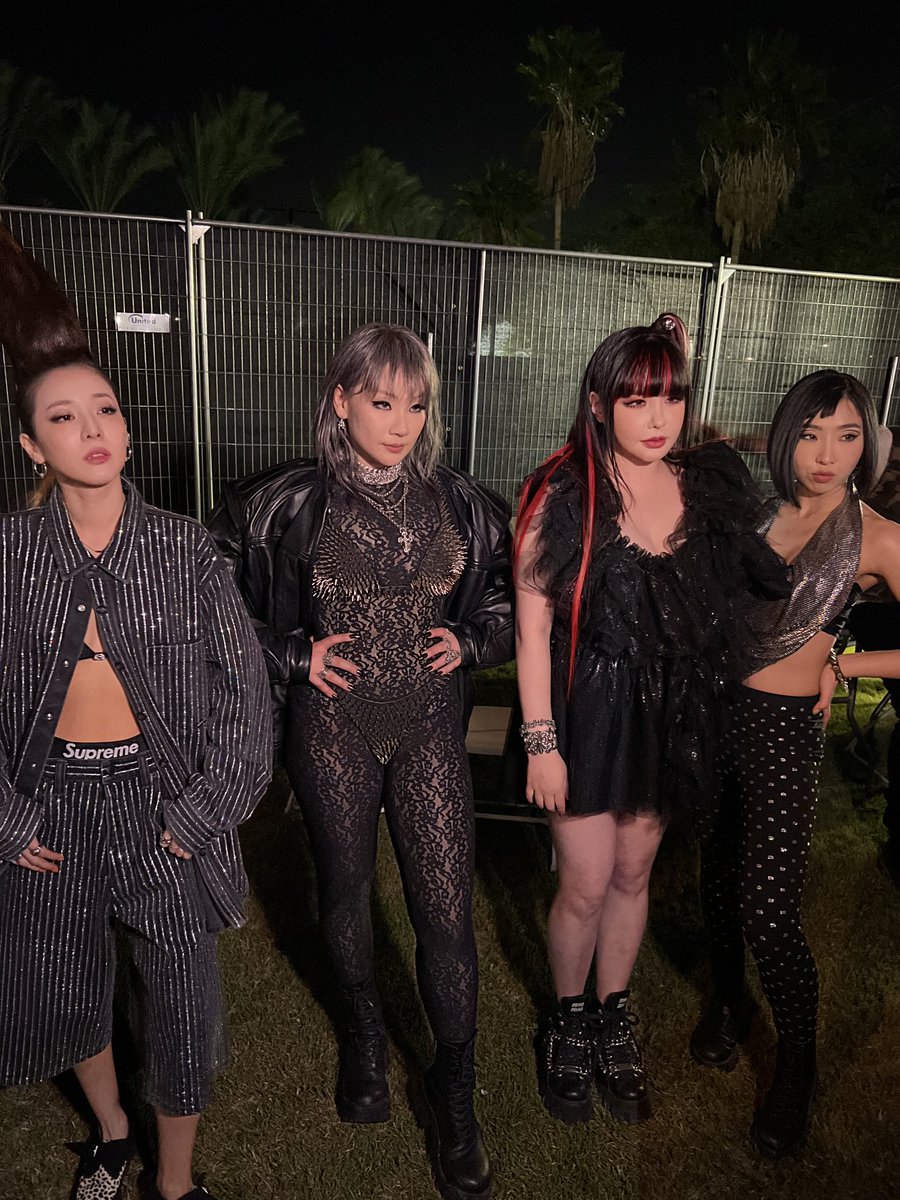 2NE1 FIRST EVER DISBANDED GROUP TO PERFORM AT COACHELLA MY QUEENS BREAKING RECORDS EVEN IN DEATH !
