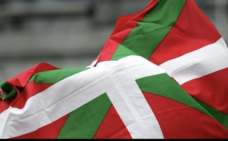 kepaurkixo's tweet photo. #independentzia lortu arte!! #AberriEguna #Zazpiakbat https://t.co/NcYuOBRKqP