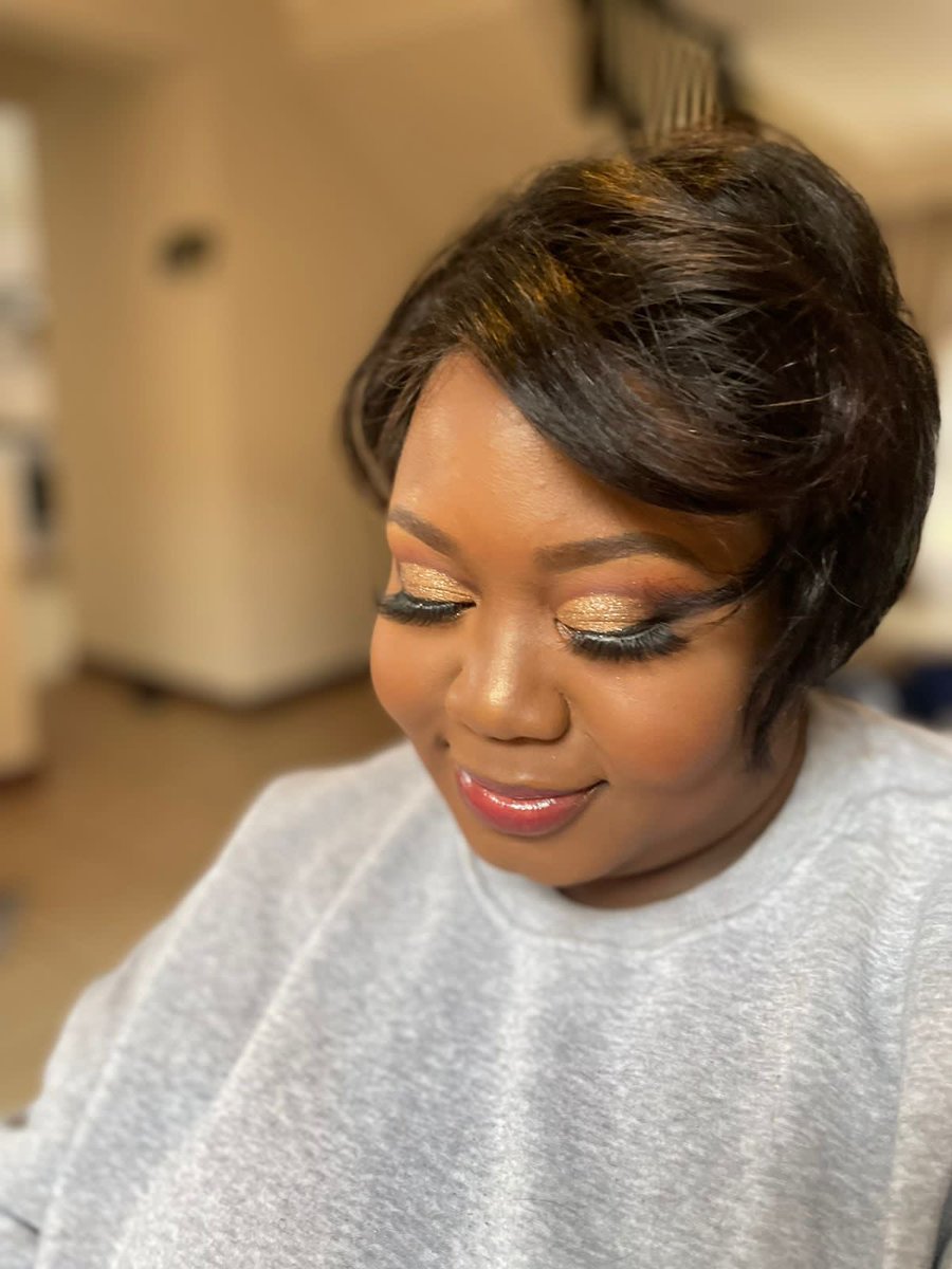If you’re in the Sandton/Centurion/Midrand area and you need a MUA please get in touch with the one who did my face.She is great!I was happy with her work. #GirlTalkZa

instagram.com/malkia_beauty_…

That’s her insta.