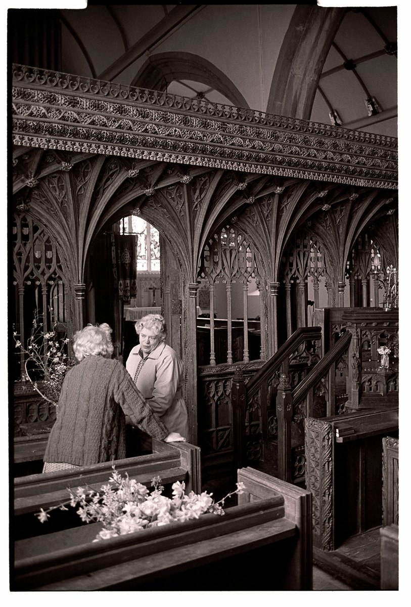 JamesRavilious's tweet image. Women arranging flowers for Easter, Chulmleigh church, April 1989. Photograph by my Dad, digitally scanned from a Beaford Archive negative. ©Beaford Arts @beaford #Devon #photography #Easter beafordarchive.org/archive-image/…
