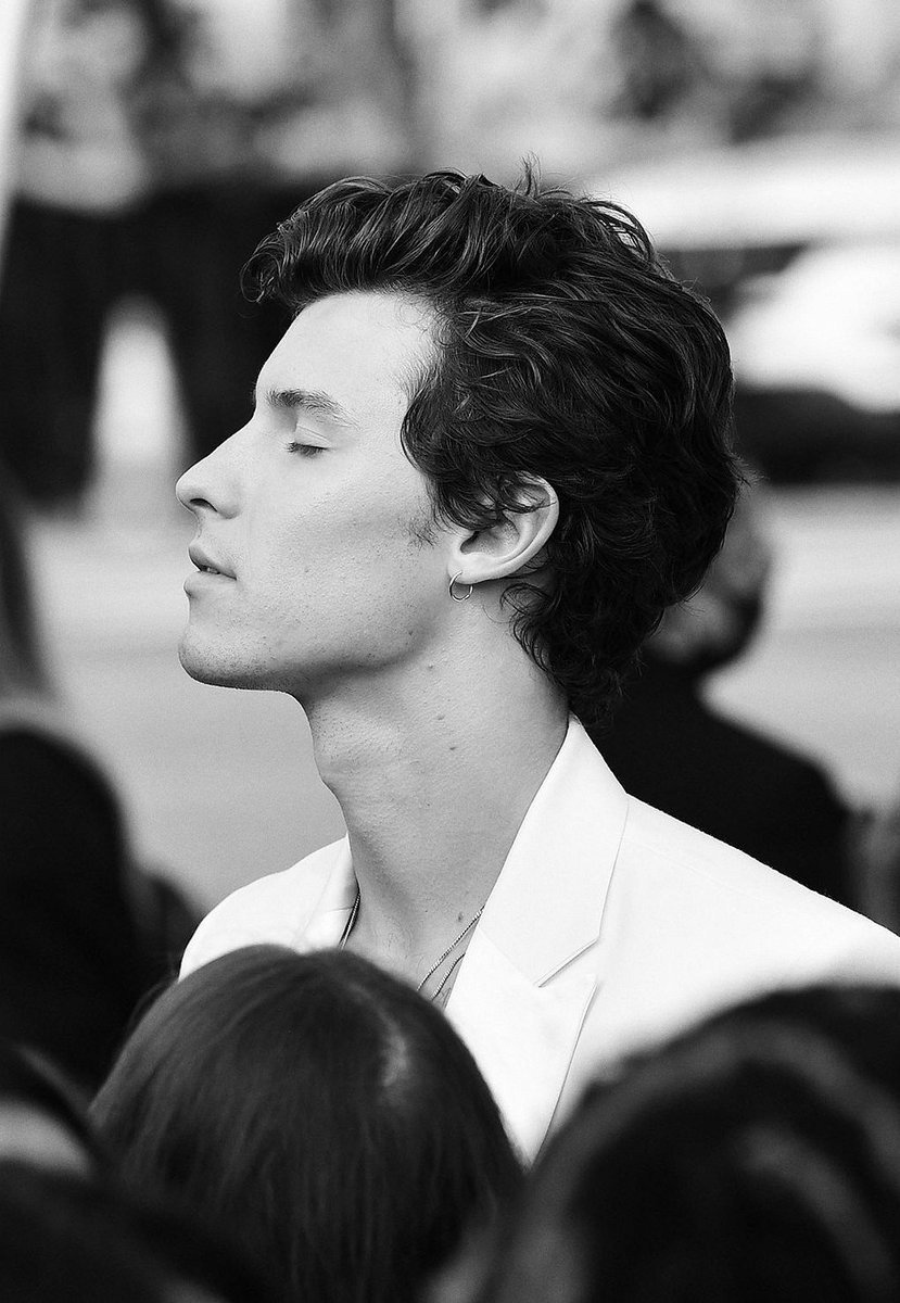 postsmendes's tweet photo. damn shawn mendes. https://t.co/MagxUYXZjz