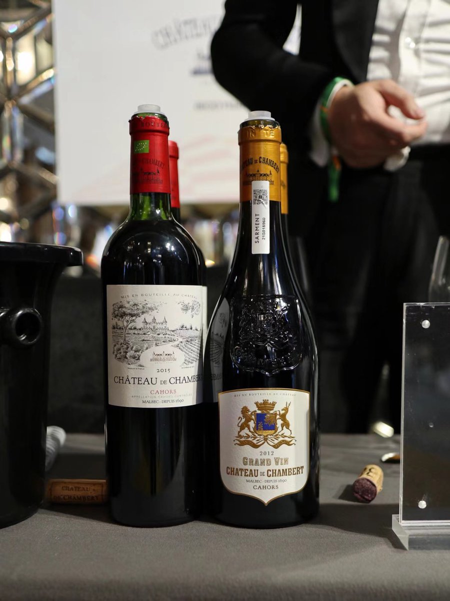 #malbecworldday #Easter Happy easter 🐰 🥚 and enjoy a glass of Malbec if its dark chocolate 😃; perfect match for grownups 😃🍷#cahors #biodynamic