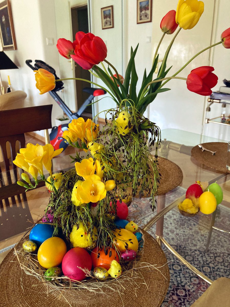 marielaleian's tweet photo. #HappyEaster
Avec les œufs 🥚 peints comme c’est la tradition dans les pays orthodoxes
#Sofia #Bulgarie🇧🇬 https://t.co/MCcnmqr7uB