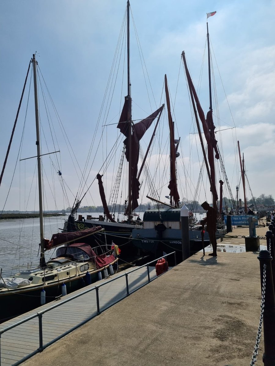 angryfairycake's tweet photo. The incredible distinctive silhouette of #thamessailingbarges Hydrogen, Thistle & Blue Mermaid - absolute bliss to be out in the water with #TopsailCharters as part of a fabulous short break @MaldonTourism https://t.co/BB8C9bBxQD