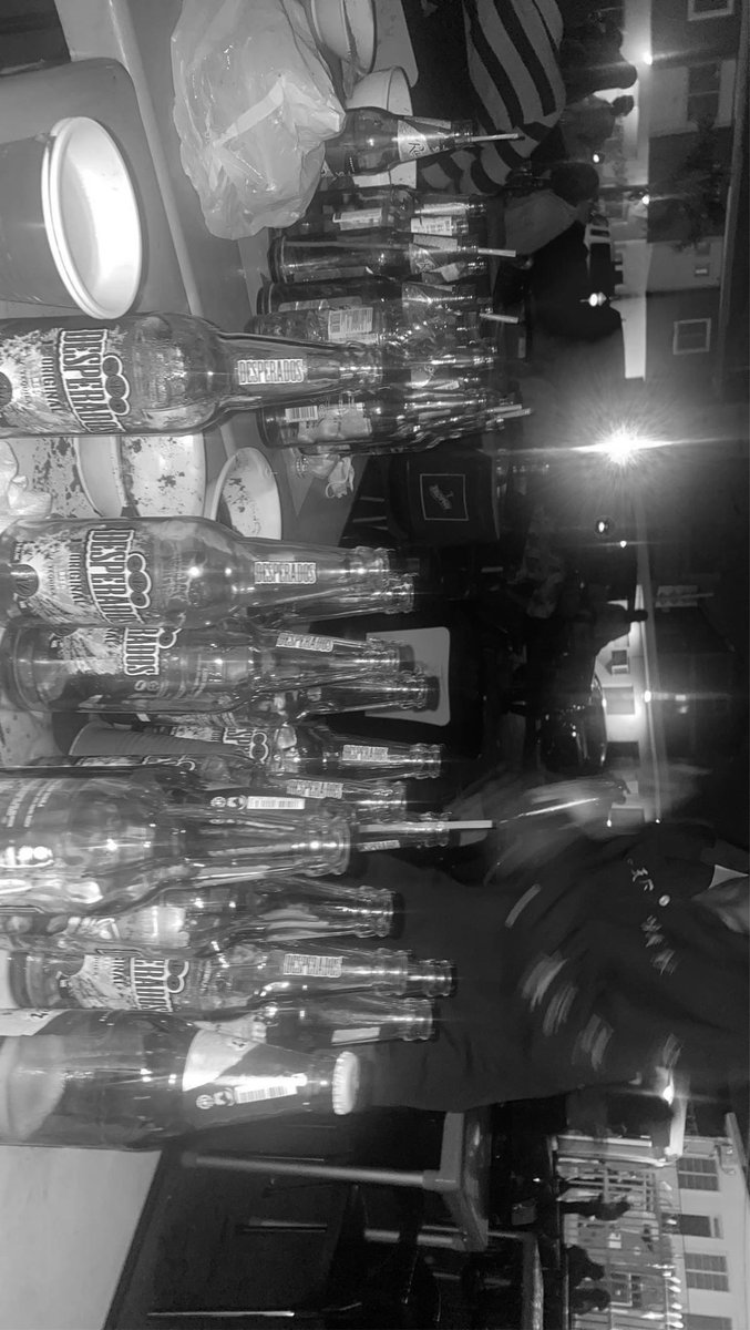 Babajaid_'s tweet photo. @iambarzini_ 🍻 We no de use am de play for here! https://t.co/ceJqb01ZuA