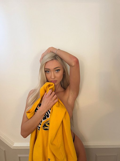 Happy Easter!!  Can i hop on your dick?🐰❤️ https://t.co/SeiVZskX4Q