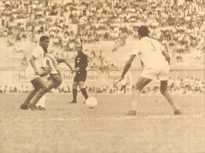 TuneldoTempoNFC's tweet photo. 🦁 #Nacional FC 2x3 #Porto-POR, no primeiro jogo internacional do Vivaldão (14/11/1971)

📸: Gilcimar Monteiro / Jorginho

#Naça #NacionalFC #Porto #FCPorto #AmistosoInternacional #NacPor #NFCFCP #NFC #NacxPor @FCPorto @NacionalFC1913 https://t.co/9P4iCTxabG