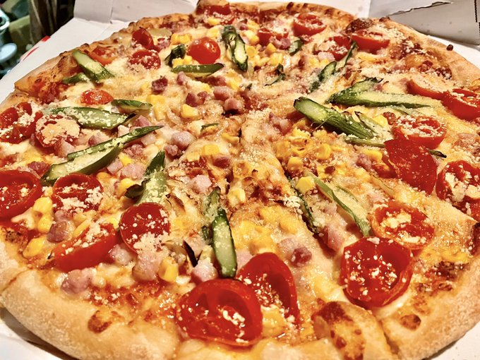 母親が亡くなってから頼んでないドミノピザを頼んでみた
めちゃ久々でうめえ 