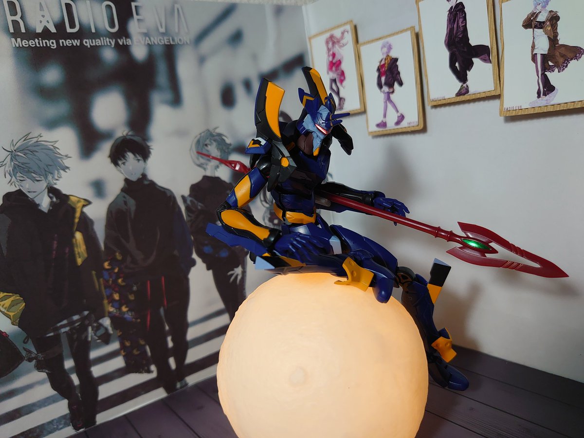 figma18's tweet photo. #EVAFRAME03
うん。
そりゃ完コピはムリですが、雰囲気は伝わりますかね~
やっぱりMark.06は月が似合うと思うの。
今夜の月にむりやり間に合った〜 https://t.co/RyM7pQVxLY