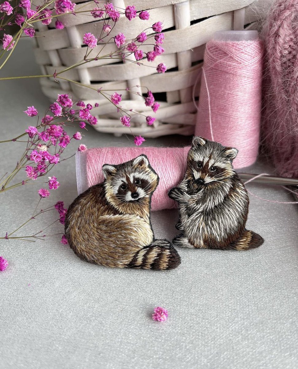 Embroidery__art's tweet photo. بروشات مطرزة من حساب[  welcometoolly] على الانستغرام 🦝 https://t.co/DvTJWVTkQv