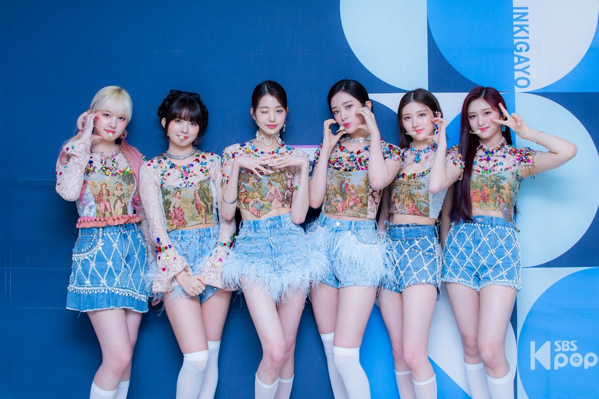 Musicpizr's tweet photo. With the shine of their glittering gowns, the six ballerinas posed perfectly in front of the illuminated camera that was ready to take their picture, ready to burst the SBS stage with a glimmer that would not fade. I'm sure you wouldn't be able to choose your favorite ballerina. https://t.co/myUGpASKXj