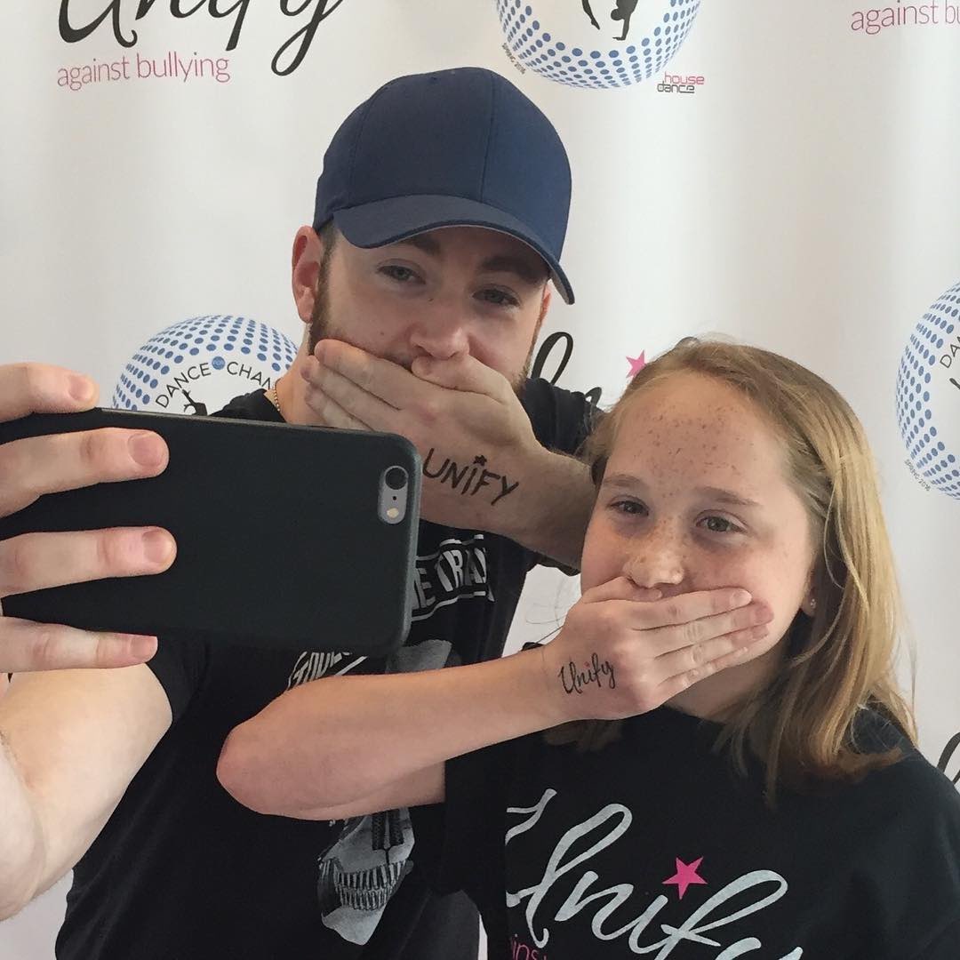 safeforevans's tweet photo. chris evans for unify against bullying 💙 https://t.co/QrbqaD7m66