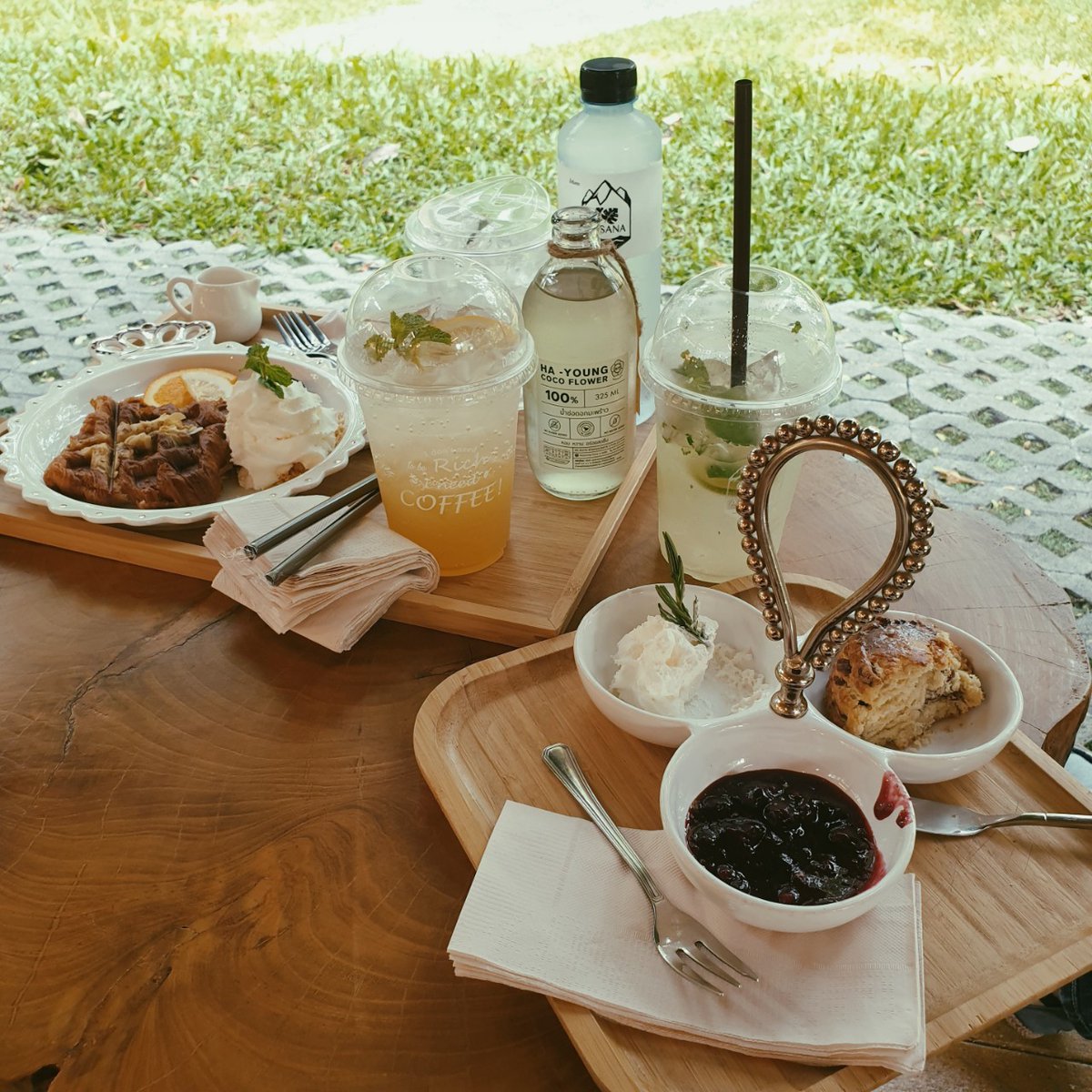 ctchaya's tweet photo. คาเฟ่ท่ามกลางธรรมชาติริมธารน้ำ เขาใหญ่ 
🌳🌿🌲🍃☘️🌴🌱
ฟีล Cafe in in the garden มากๆ 🌿 
รูปและรายละเอียดเพิ่มเติม 👇🏻
Fb page : https://t.co/U1XNEiqy8X
IG : https://t.co/4eRP45sWrL

#รีวิวคาเฟ่ #คาเฟ่เขาใหญ่ #assanacafekhaoyai  #cafekhaoyai #assanacafe #khaoyai #khaoyaithailand https://t.co/xgbGV2X6FX