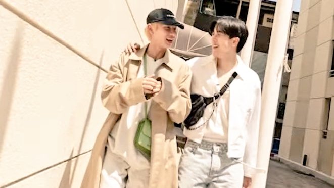 hamsterDA1's tweet photo. Clowning 🤭🤡🤡
So we have #AWCxATP photos/ ATP guesting for #AWCvlog, #TayGun Chiang Mai vacation, #OffArm dinner bonding and #OffTay Twitter interactions for the Holidays.. I wonder when again #OffGun ?lolololol
Love #OffGunTayArm friendship 😍😍😍😍😍😍😍 https://t.co/0YTYzg2dGM