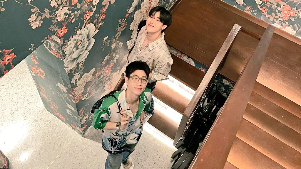 hamsterDA1's tweet photo. Clowning 🤭🤡🤡
So we have #AWCxATP photos/ ATP guesting for #AWCvlog, #TayGun Chiang Mai vacation, #OffArm dinner bonding and #OffTay Twitter interactions for the Holidays.. I wonder when again #OffGun ?lolololol
Love #OffGunTayArm friendship 😍😍😍😍😍😍😍 https://t.co/0YTYzg2dGM