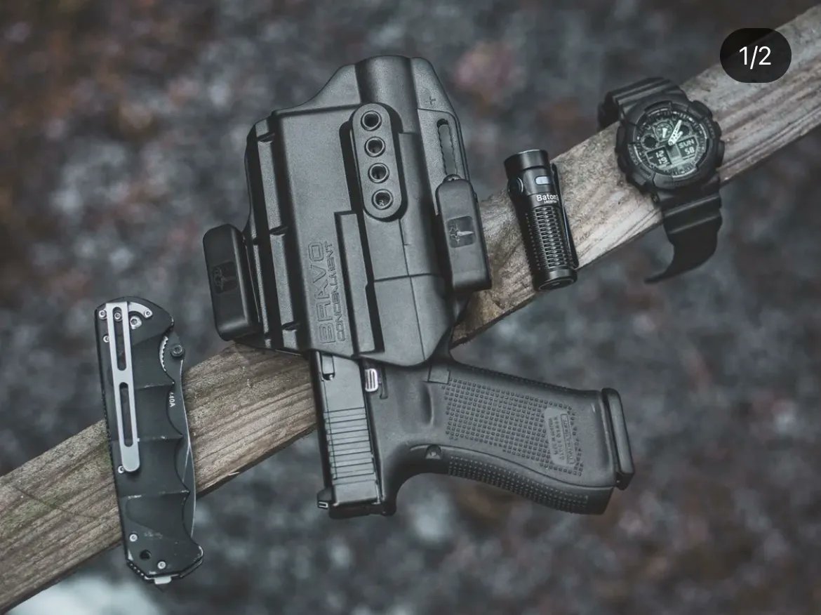 BravoHolsters's tweet photo. 🗡🔫🔦 ⌚.
.
.
.
Repost: @nballistics
#edc #iwb #iwbholster #gear #pewlife #glockpistols #glock19 #glock17 #glock45 #olight #olightsuomi #valostore #valostorefi #gshock #bravoconcealment #bravoholsters #guns #gunsdaily #gunphotography https://t.co/EFxJx8SKmT