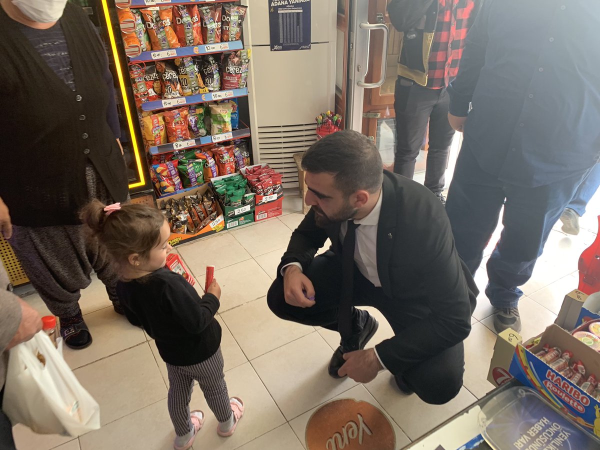 📍#İncirlik’te #GelecekVar❗️

İncirlikte semt pazarı ve esnaf ziyaretimizi gerçekleştirerek Genel başkanımız <a href="/Ahmet_Davutoglu/">Ahmet Davutoğlu</a> ve İl Başkanımız <a href="/EbekirYldrm/">Ebubekir YILDIRIM</a>’ın selamlarını ilettik.

Enflasyon sopasını milletimizin sırtına vuranlara ders vermek için sandık istiyorlar.