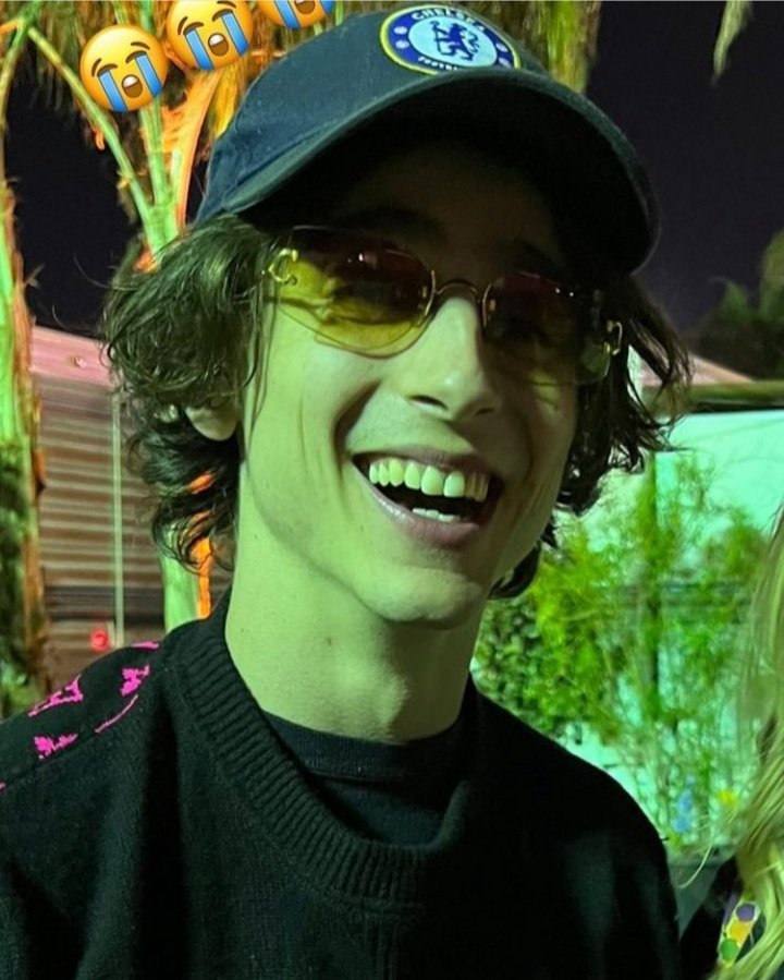 jennifermjj23's tweet photo. Good morning omg his lips💄 I love his smile🥰🥰🥰🥰🥰 #Coachella #TimoChella yeahh #LouisVuitton 🧥 https://t.co/PHBmy6wJno