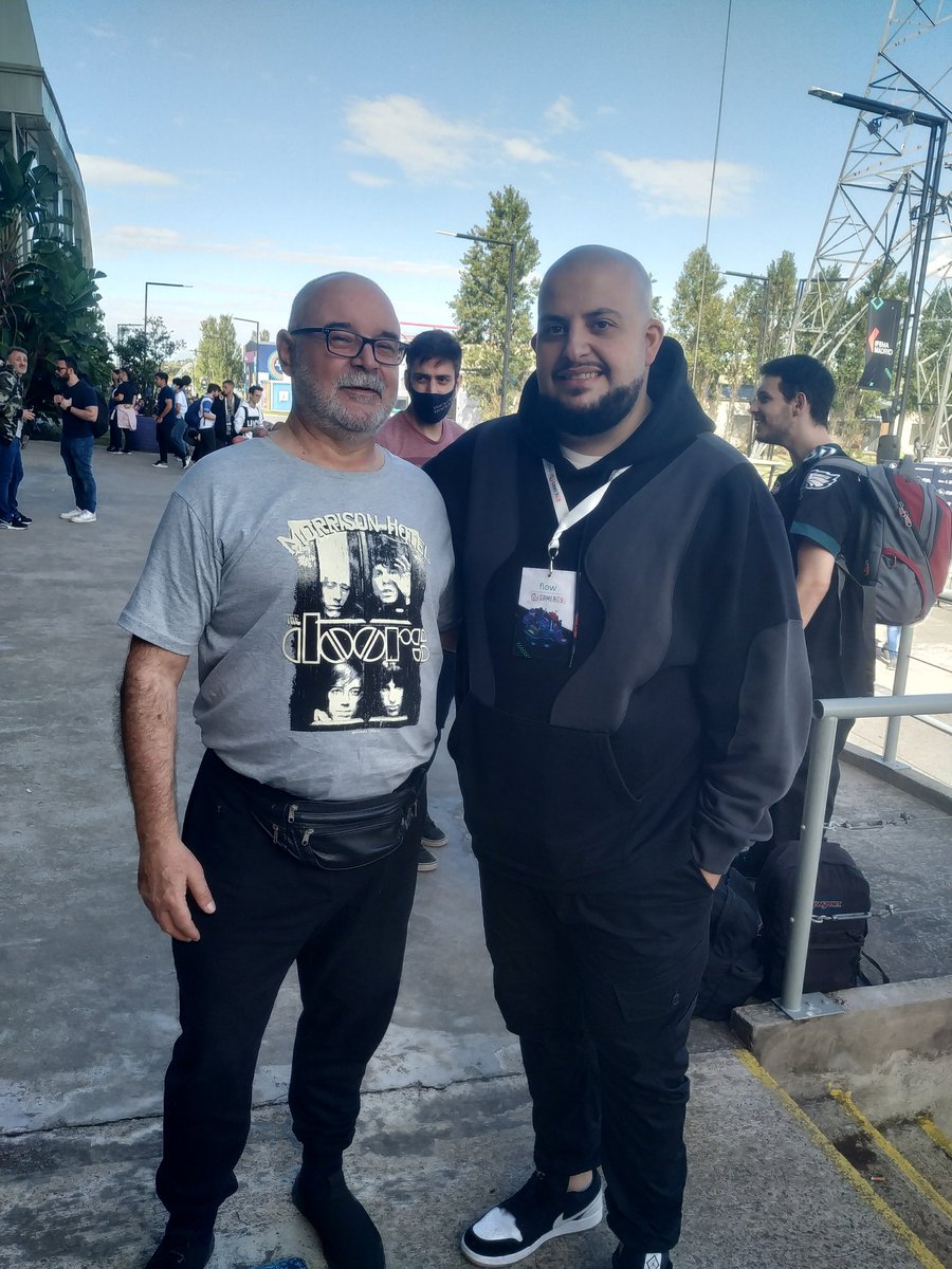 GotHan461's tweet photo. También me encontré con una persona muy generosa y por demás de simple, que gracias a él aprendí a jugar TFT...nunca pensé encontrarmelo en Argentina, y en la @gamergy_arg gracias por ser tan simple y buena gente @manutegaming . https://t.co/4CUDfdY529