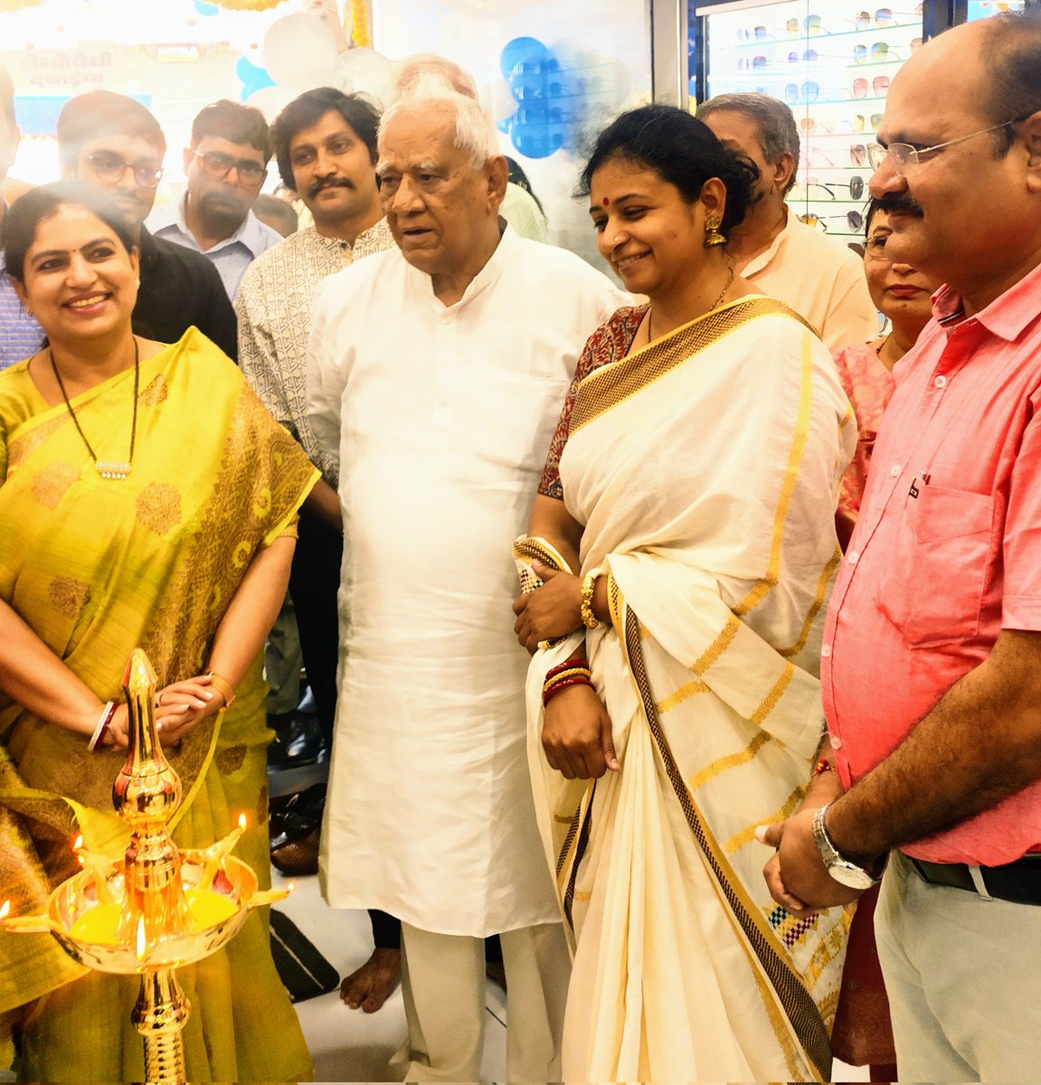 CaptMeera's tweet photo. Inauguration ceremony #optichouse with #Mayor of #Surat @BoghawalaHemali https://t.co/QeB5idxPVh