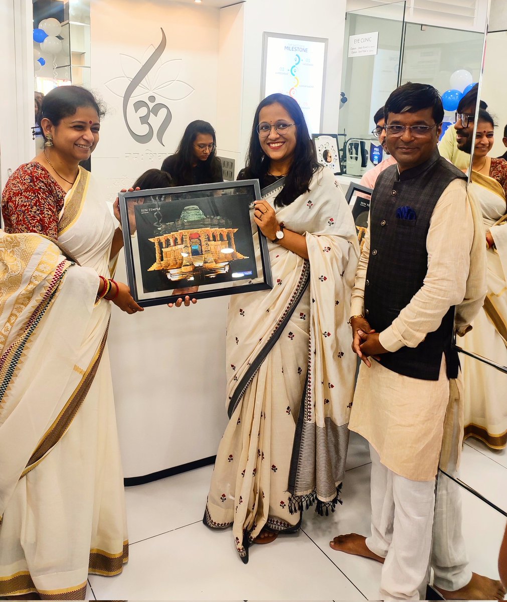 CaptMeera's tweet photo. Inauguration ceremony #optichouse with #Mayor of #Surat @BoghawalaHemali https://t.co/QeB5idxPVh