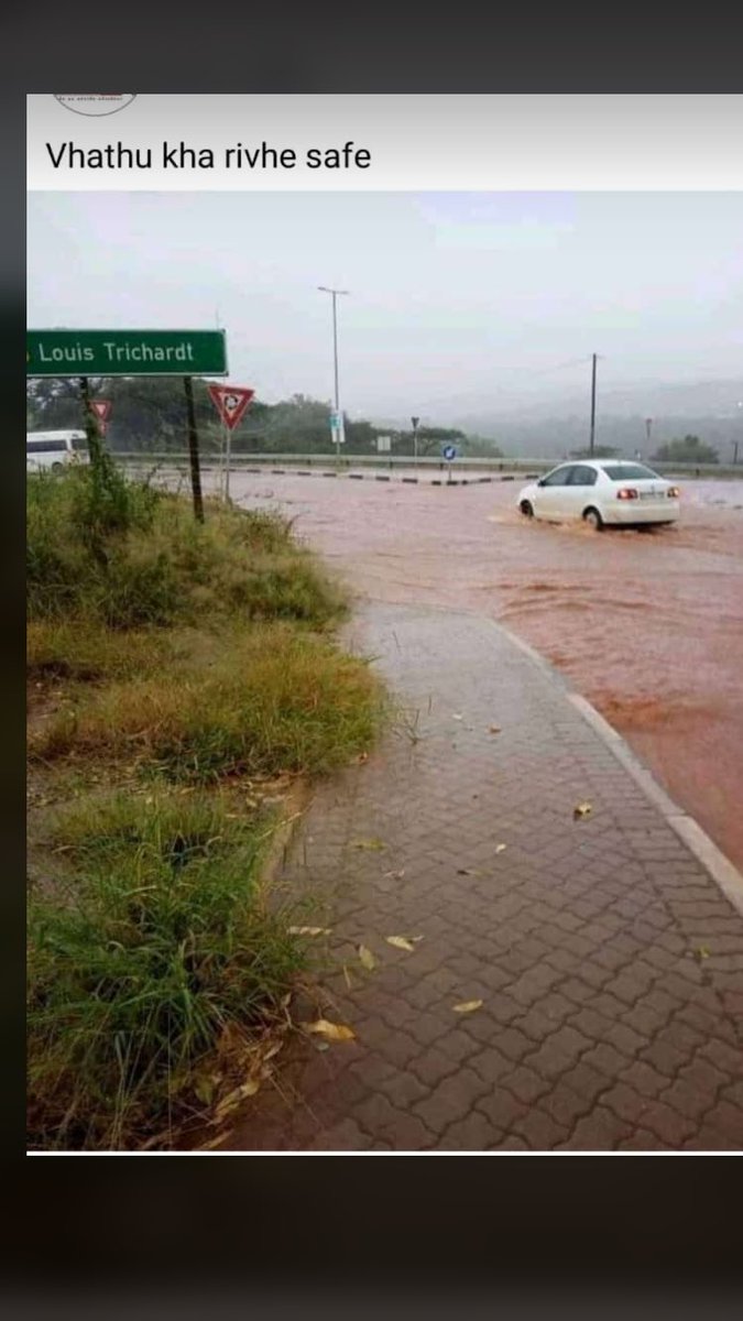 MathoboP's tweet image. Seems like limpopo gonna be affected by floods