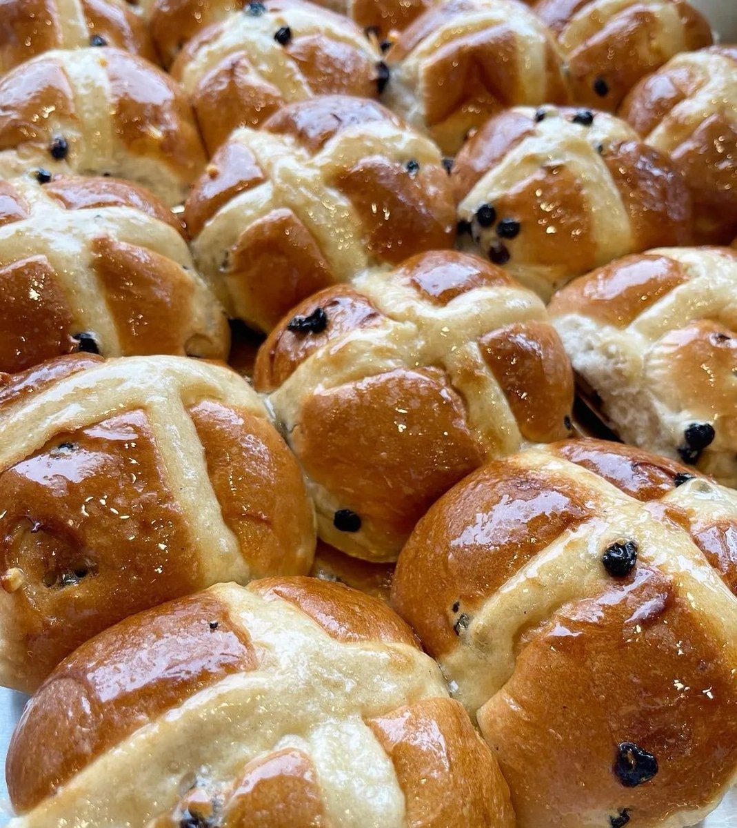 reviewbookshop's tweet photo. Today we are eating tons and tons of hot cross buns π₯π. See you Wednesdayπ.
#bunsorbooks #bothplease https://t.co/knzkidO8Gd