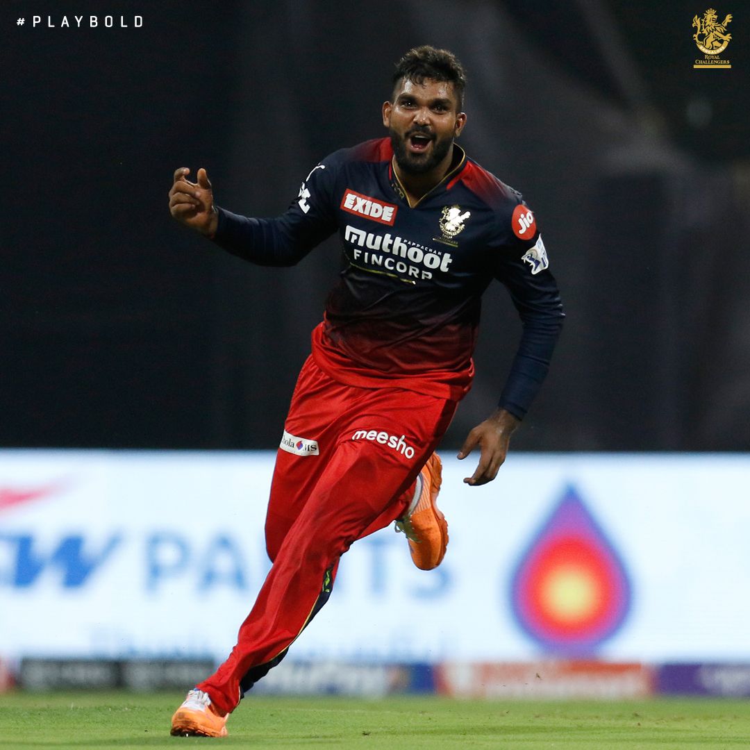 RCBTweets's tweet photo. Picked the crucial wicket of Warner, run out Mitch Marsh with some good presence of mind and bowled so well with the wet ball. 💪🏻

Coming up clutch in important moments for us time and again. 🤩

#PlayBold #WeAreChallengers #IPL2022 #Mission2022 #RCB #ನಮ್ಮRCB https://t.co/p9KgAM7rTh
