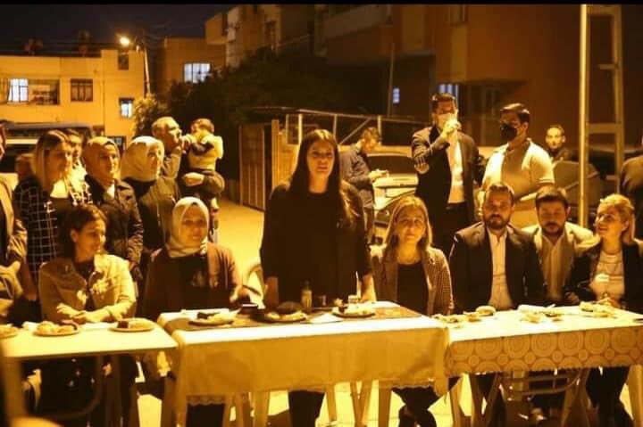 ELFYALIN6's tweet photo. 📍Sarçam / Yıldırımbeyazıt  Mahallemizde iftar sonrası;
Genel Başkan yardımcımız Sn.#jsarieroglu Bakanımız,İl Kadın Kolları Başkanım Sn. Sevil Can Hanım ile birlikte Kadınlarımızla Güzel Hoş Sohbet gerçekleştirdik.
#AkkadınSarıçam
#Hedef2023 https://t.co/89Tiy9At6j