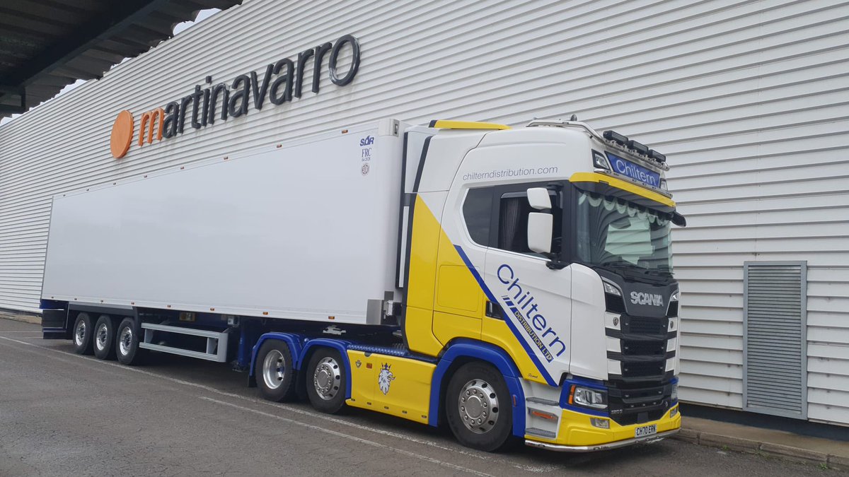 ChilternDist's tweet image. Thanks to Tom and Matt for their 📸📸. Chiltern Distribution collecting 2 of our new trailers. #soriberica #barkersfinance #scaniatrucks #volvotrucks #chilterndistribution