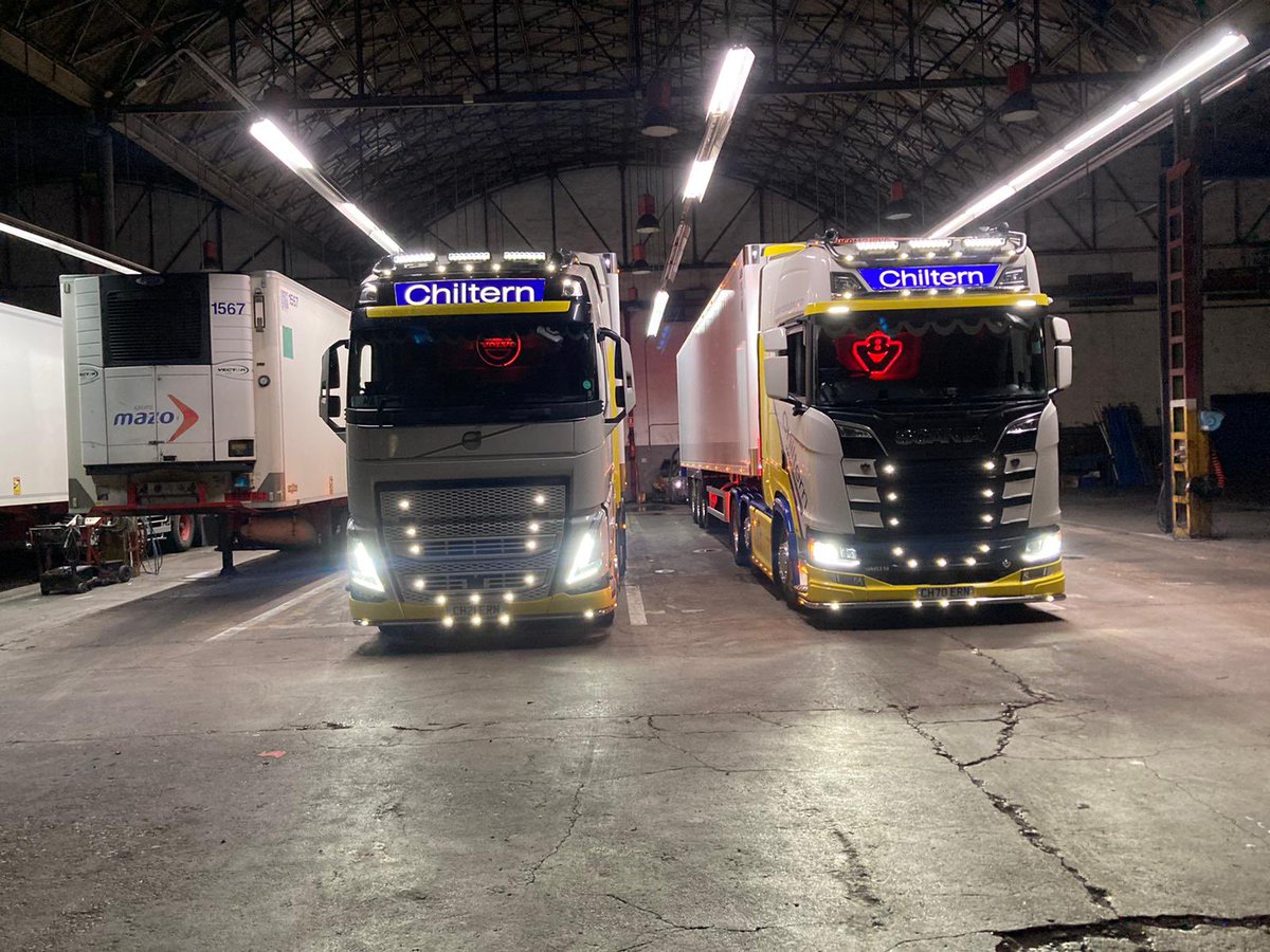 ChilternDist's tweet image. Thanks to Tom and Matt for their 📸📸. Chiltern Distribution collecting 2 of our new trailers. #soriberica #barkersfinance #scaniatrucks #volvotrucks #chilterndistribution