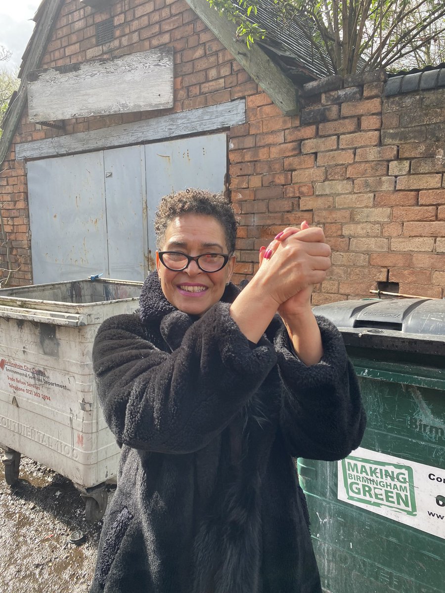 harpernunessays's tweet photo. It’s gone! Yippee. Thanks to everyone - locals &amp; @Brumgreens who joined us in logging a complaint about this. Finally #community could no longer be ignored. @ErdingtonLocal #doingthingsbetter #WantCleanVoteGreen #CommunityAction #GravellyHillMatters https://t.co/KczQRkgIBe