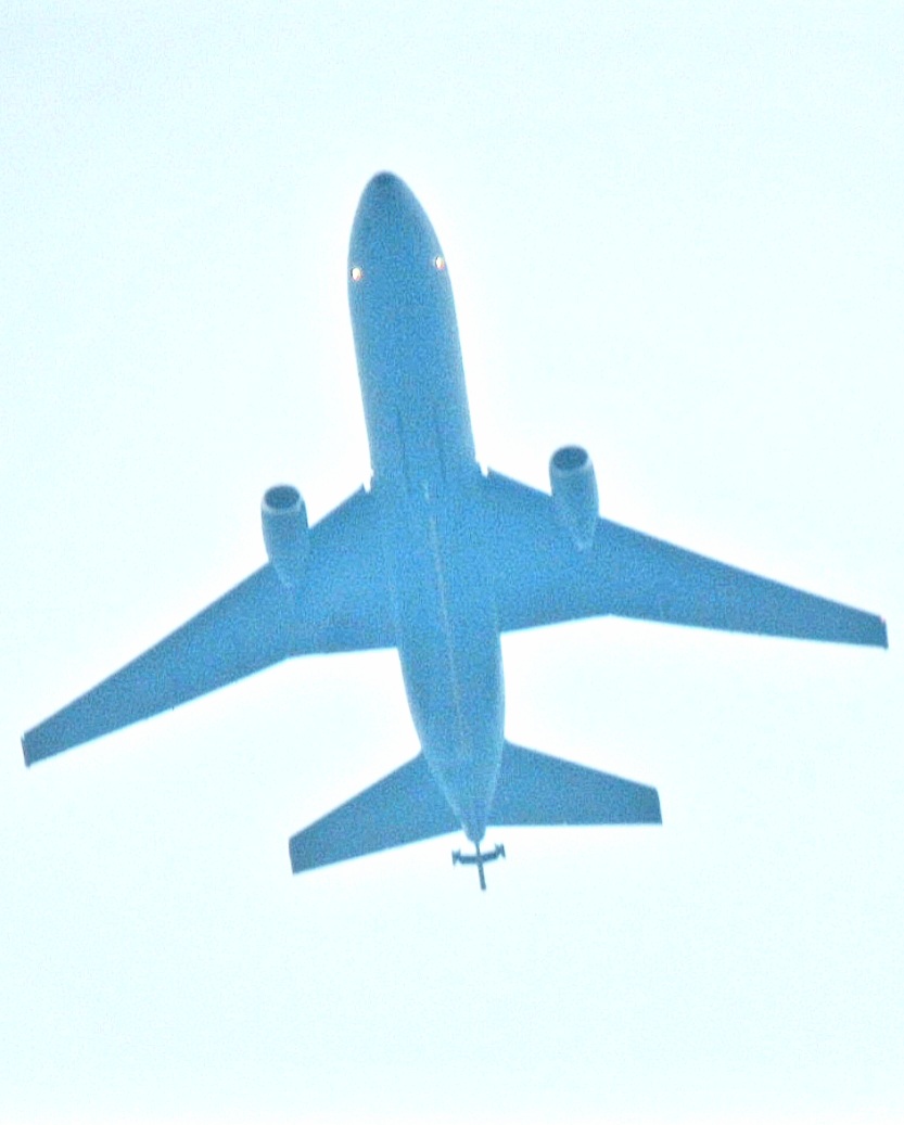 BloodyPolitics's tweet photo. Gotcha 📸 

Another grey on grey day in the west of Scotland for the departure of 🇺🇸 USAF ⛽ tanker KC10-A Extender #ROMA93 

#avgeeks 
85-0034 https://t.co/pv0sDjMEfI