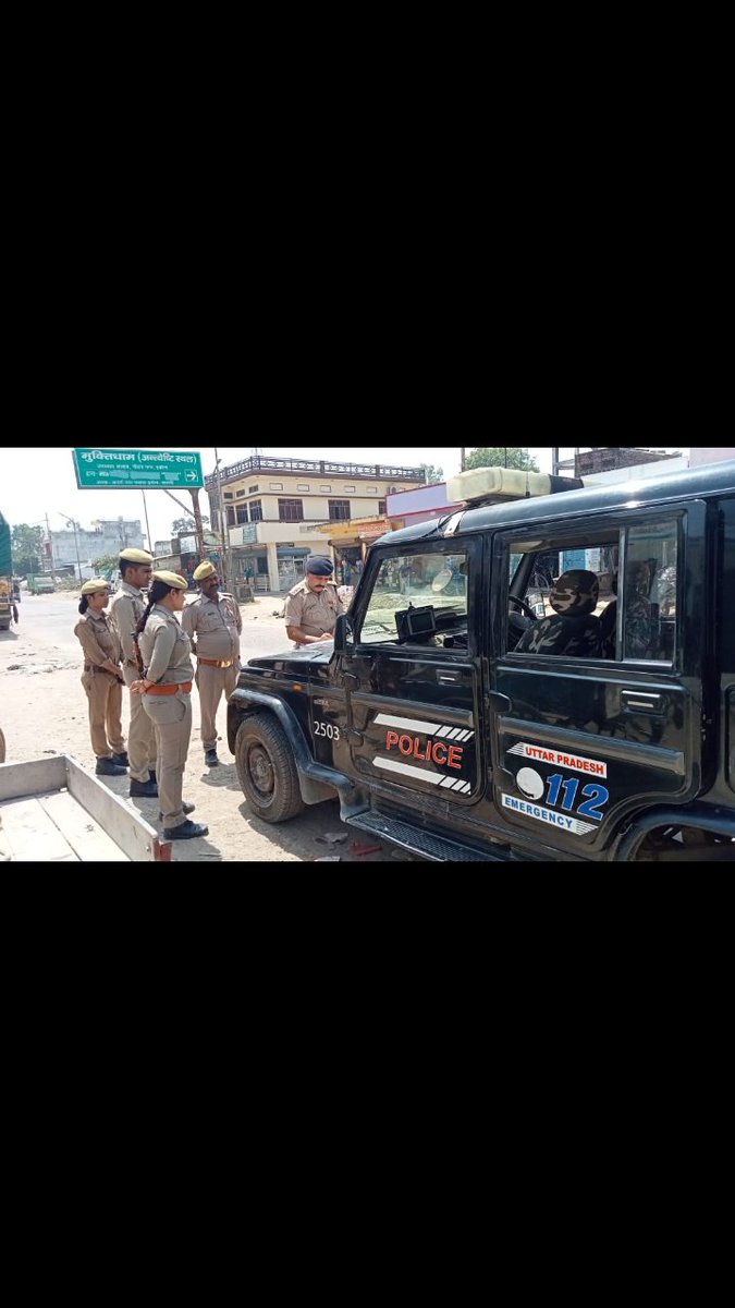 shravastipolice's tweet photo. क्षेत्राधिकारी इकौना श्री एम0पी0 शर्मा द्वारा क्षेत्र भ्रमण के दौरान इकौना क्षेत्रांतर्गत संचालित #112UttarPradesh #PRV को चेक किया तथा कर्मचारी से कुशल क्षेम जाना व आवश्यक दिशा-निर्देश। https://t.co/RsVCZAMR5W