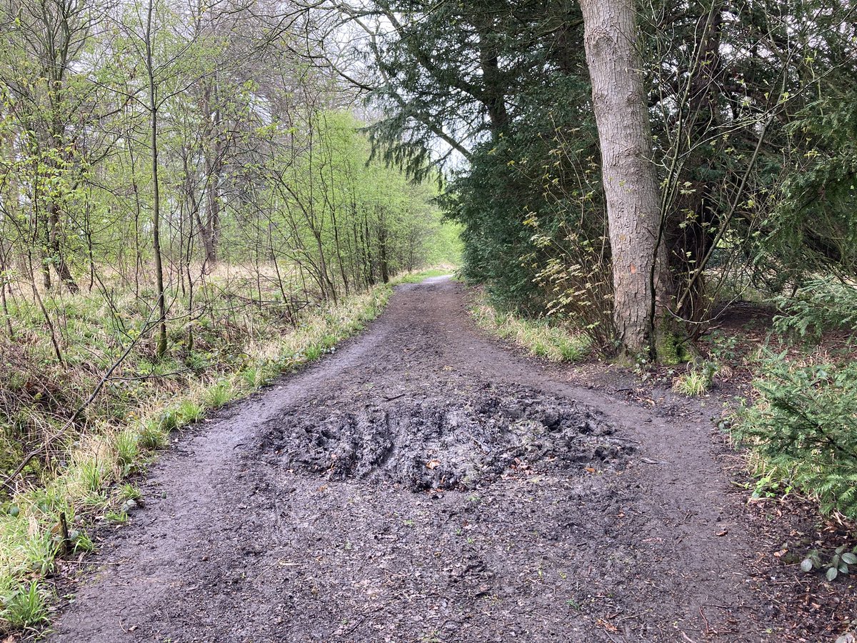 ChrisAFRIN's tweet photo. A double #smilepath @AshRouten @at_RIN @RGS_IBG @RamblersGB @BMC_Walk @access_bmc @OSleisure @OrdnanceSurvey #HappyEaster https://t.co/EIXGKwuX4Q