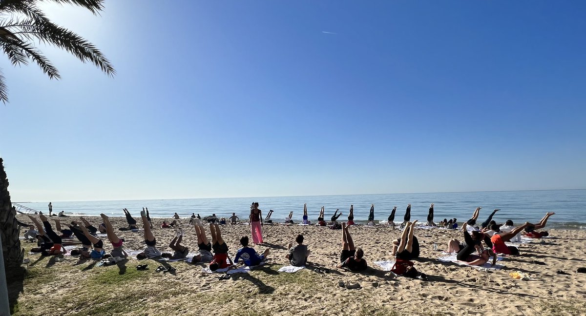 The 2007/08 boys and girls of @MSYSA @MDStateODP wind down in Spain 🇪🇸 with some Easter Yoga! Thank you to @WorldStrides for an incredible trip. We were finally able to get the @MarylandMSoccer @TerpsWSoccer crew scarf 🐢 ⚽️ 🧣 into a group pic!