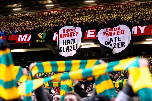Ryankeirwalker's tweet photo. 2010, going for an unprecedented 4th League title in a row on the back of 2 champions league finals, winning 1 of them and shortly heading to a 3rd not so long after, think you��re the 🔔🔚 https://t.co/QvuwNuafnW