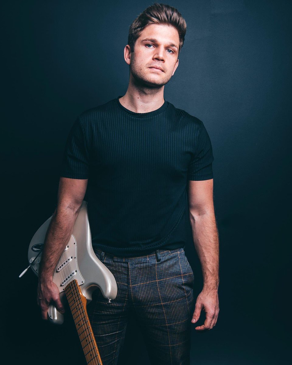 You can listen to my latest album Midnight Promise on:

Spotify: open.spotify.com/album/3cDgNxrn…

Apple Music: music.apple.com/gb/album/midni…

Check it out 😊🎸❤️