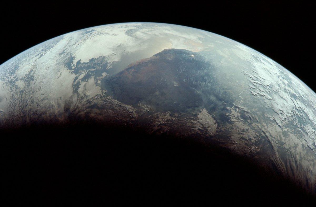 marsrader's tweet photo. Night is just Earth's shadow falling on you. https://t.co/Y64hQD1hqP
