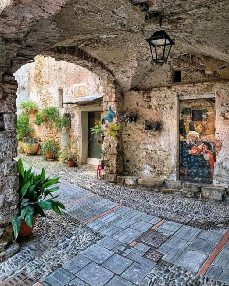Beautiful hand painted doors of village Vallecrosia Alta, Liguria, Italy 🇮🇹 
📸 IG barbara_labg