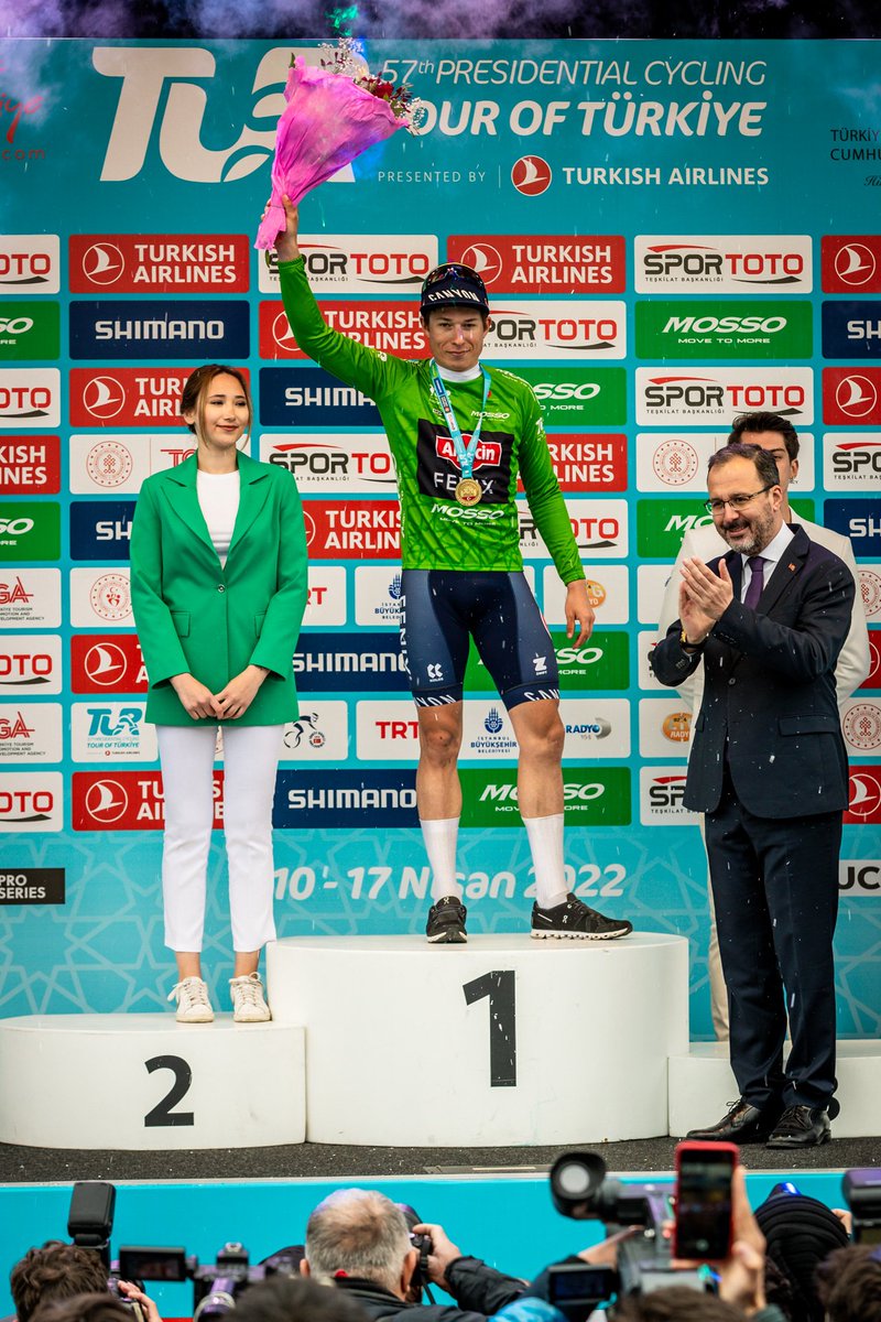 🇹🇷 #TUR2022

Final podium at the <a href="/tourofturkiye/">Tour of Türkiye</a> 👇

<a href="/JayVine3/">Jay_Vine</a> 🥈
<a href="/JasperPhilipsen/">Jasper Philipsen</a> 🟢

📸 <a href="/yucel_cakiroglu/">Yücel Çakiroğlu</a>