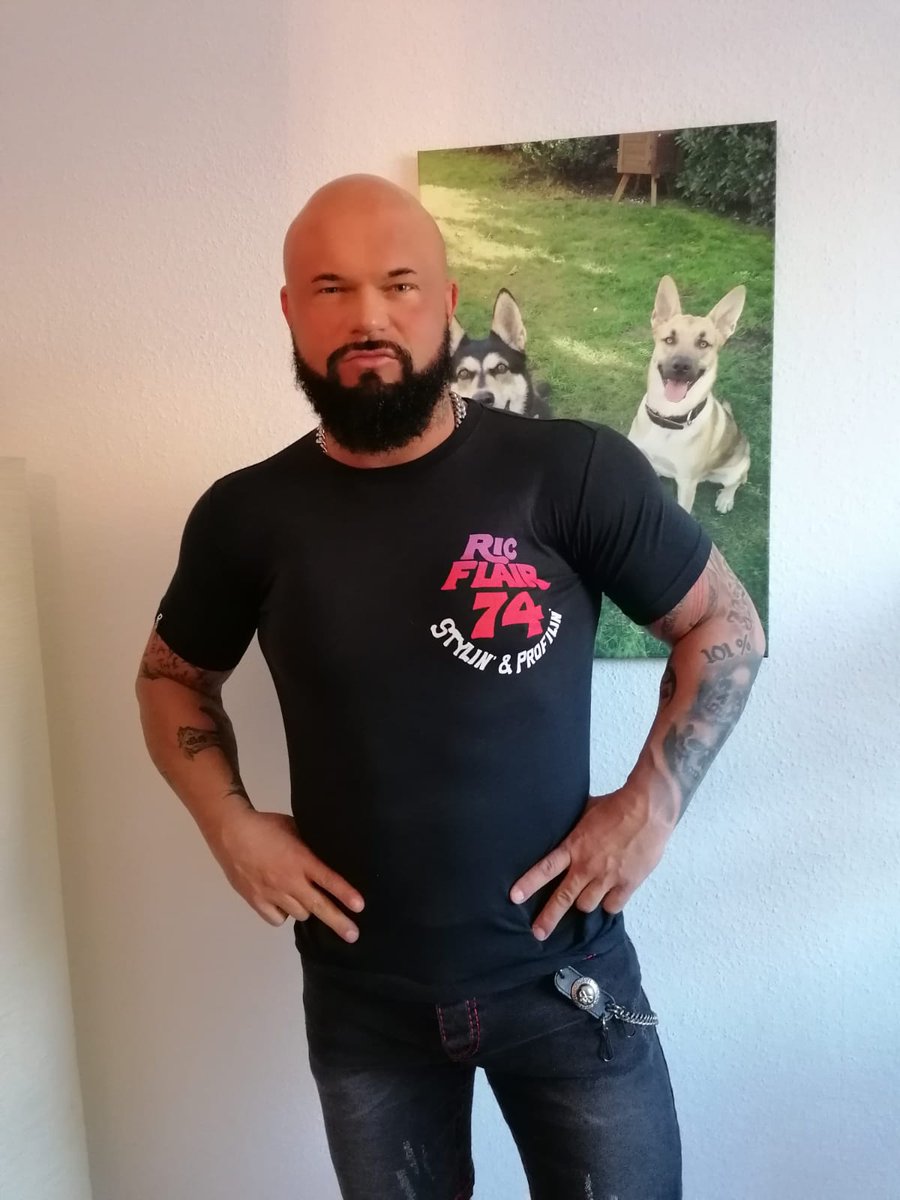 Lost_Rebel_BB's tweet image. Representing 16x WORLD CHAMPION @RicFlairNatrBoy @rootsoffight #WOOOO