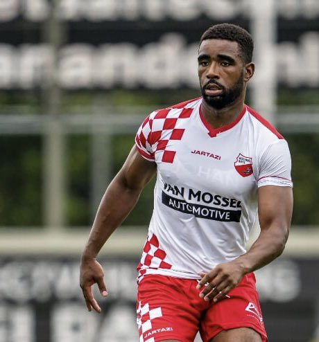 Current NAC Breda performance coach and in his days a solid centre back: Quentin Jakoba (34). Born in Tilburg, he’s gone through the Willem II/RKC academy, and later played for FC Eindhoven, ASWH and mainly Kozakken Boys. He‘s also a skilled pianist and fitness coach.