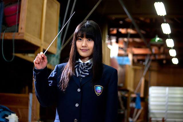 『リトル・マエストラ』（2013年）

過疎と高齢化で寂れていく港町、町民が楽しみにするアマ楽団が存在していたが、老指揮者 吉川の急死で解散の危機に直面する。
楽団員 みどりは吉川の孫娘 美咲が自分譲りの天才指揮者だと聞かされていた。しかし当の本人は、楽器も満足に弾けない落ちこぼれだった。