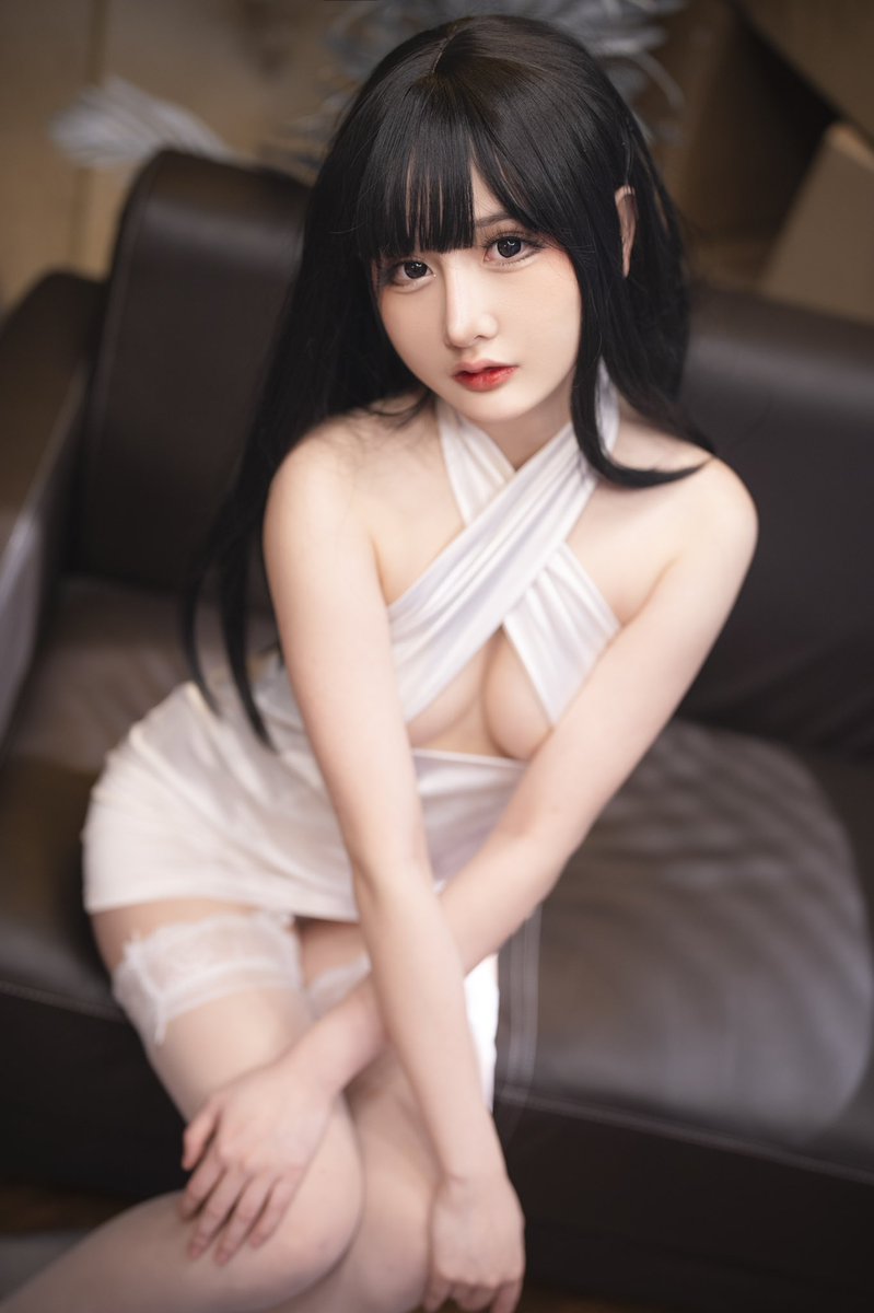 #写真 #辣妹穿搭 #日常穿搭

今天吃了一颗很甜的糖 想跟你分享
摄影：@草名未闻 
看更多作品https://t.co/FCRtusdIub https://t.co/OSt7RiMWEF
